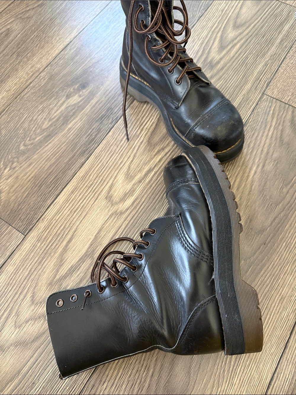 Dr. Martens Vintage Made n England 8-Eye Leather Boots Black Cap Toe Grunge Punk - Picture 5 of 10